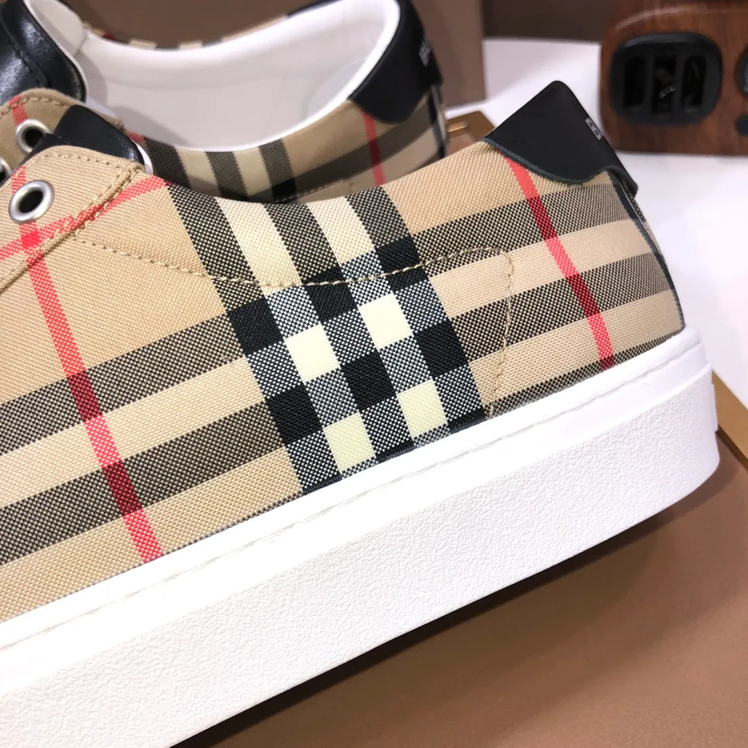 Men's shoes 💰480💰 [Burberry] (cowhide lining) classic low-top sneakers｜Imported cowhide with classic plaid fabric｜Cowhide lining｜Original outsole｜Fine workmanship and comfortable to wear Size: 38-44 (customized at 45)